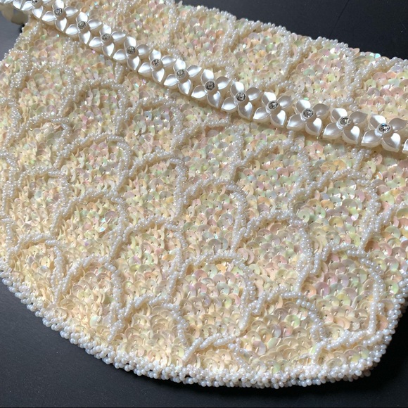 v i n t a g e :: Floral Scalloped Beaded Satin Lucite Envelope Purse - Picture 6 of 14